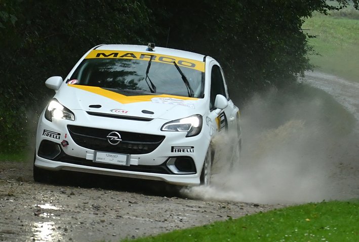 Marco Gersager og Jeannette Kvick i deres Opel Corsa OPC på vej mod klassesejren i Hankook Slagelse Rally. Da Corsa OPC Cup-reglementet ikke tillader brug af deciderede regndæk, måtte Gersager og Kvick nøjes med at køre på dæk med opskåret mønster, så det blev en ekstra udfordring for holdet.
(Foto: MD/autoMOTIV - specialpress@gmail.com)